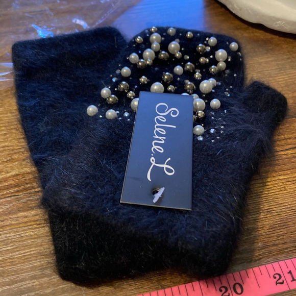 Selene L. Accessories - Selene L fingerless winter mittens/gloves